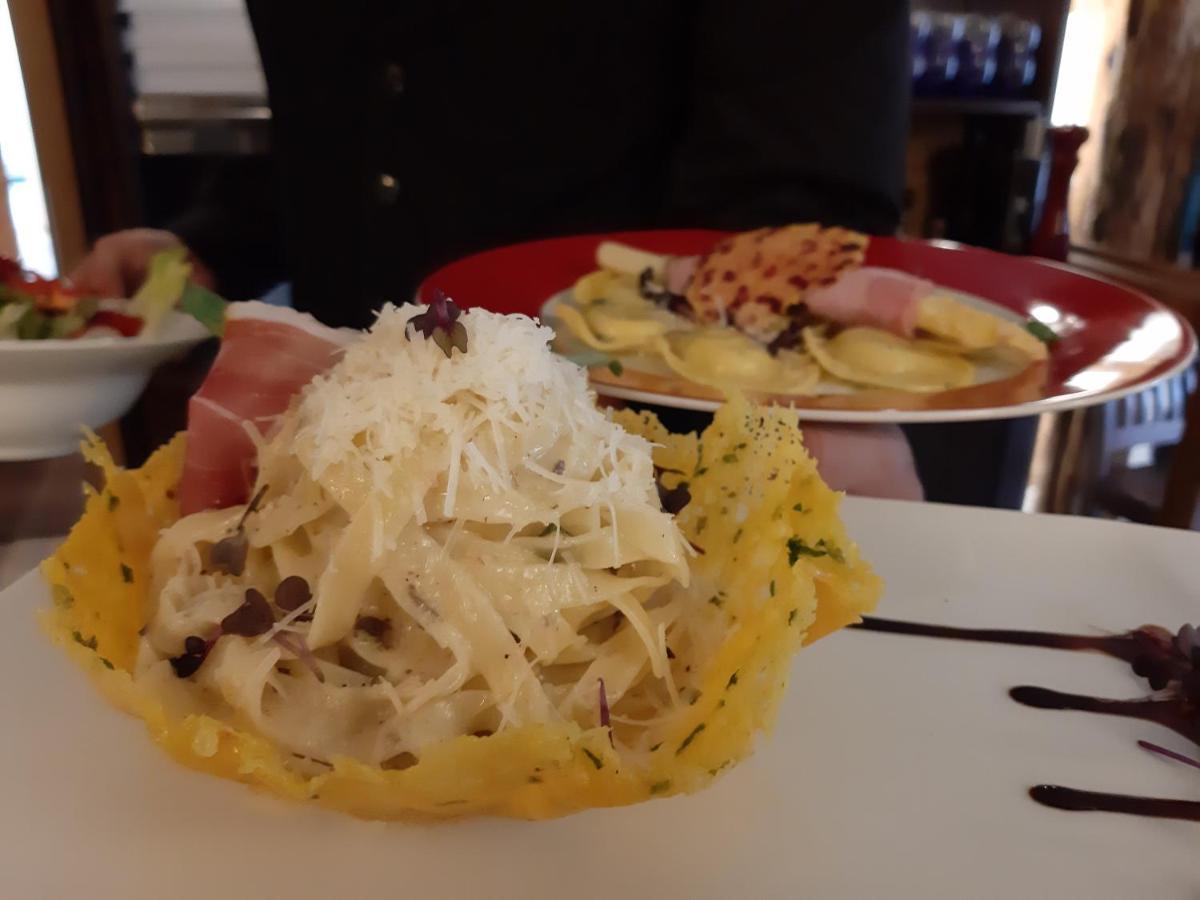 Rossano Boutique Hotel & Ristorante Sachsen bei Ansbach エクステリア 写真