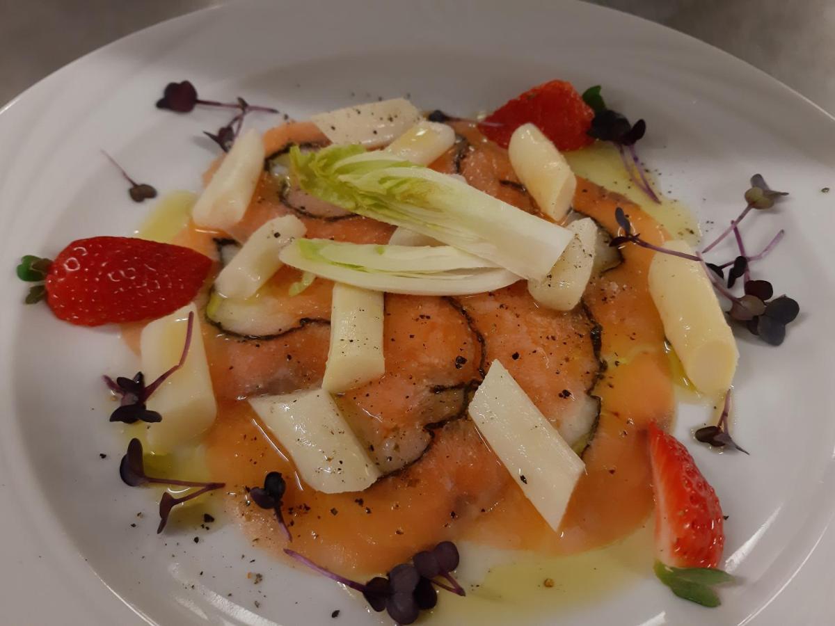 Rossano Boutique Hotel & Ristorante Sachsen bei Ansbach エクステリア 写真