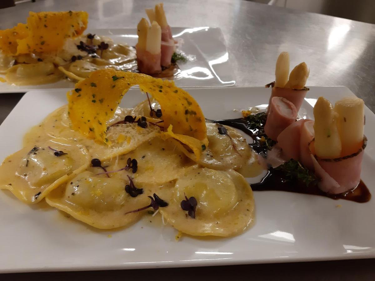 Rossano Boutique Hotel & Ristorante Sachsen bei Ansbach エクステリア 写真